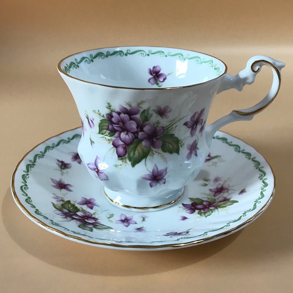 Queen's Fine Bone China Teacup & Saucer Set. Floral Violet Purple Motif. Rosina - Picture 2 of 9
